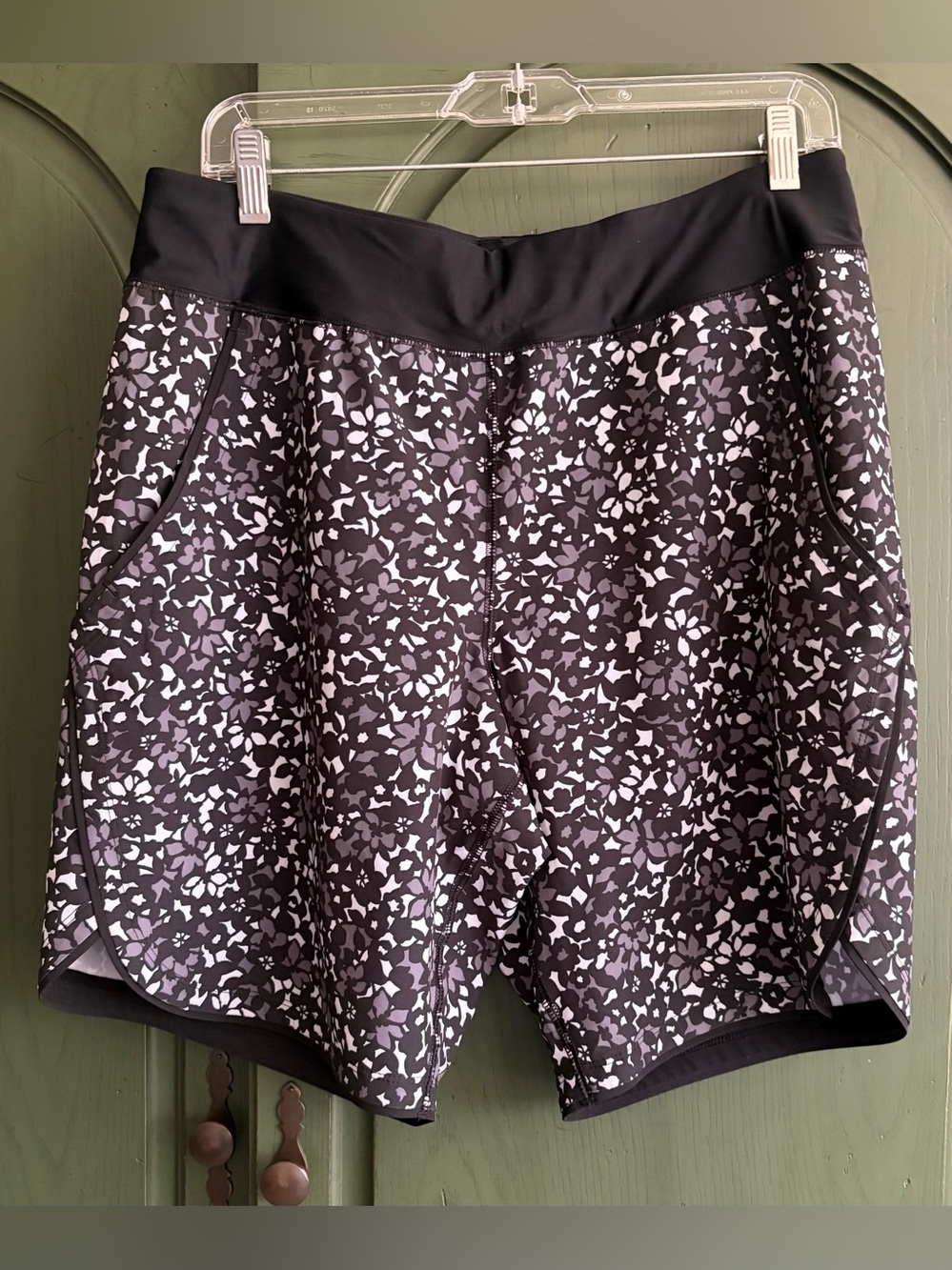 NWOT Lands' End Black and white Floral swim board Shorts size 10